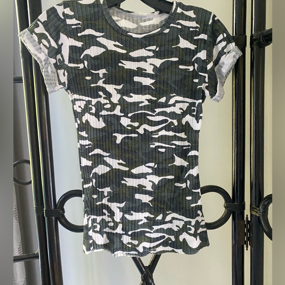 Green and White Short Sleeve Tee with Ribbed Texture